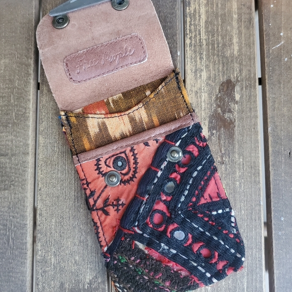 🌈SOLD💰 Free People Boho Embroidered wallet - Picture 6 of 9